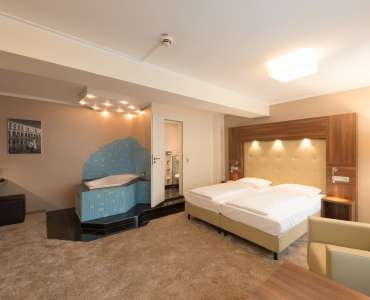 Doppelzimmer mit Whirlpool des Heikotel City Nord Doppelzimmer mit Whirlpool des Heikotel City Nord