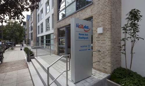 Außenansicht Eingangsbereich vom Heikotel am Stadtpark