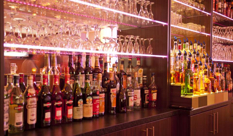 Blick auf die Bar in der Hansibar