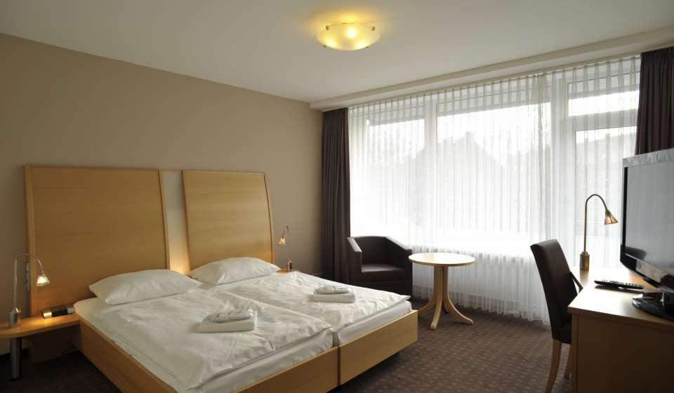 Wohnbereich im Doppelzimmer Standard im Heikotel City Nord