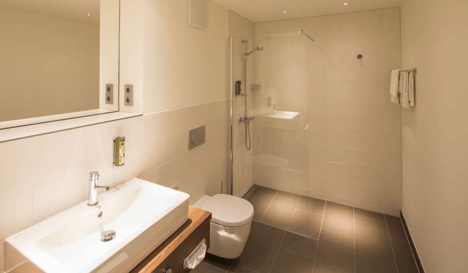 Großzügiges Badezimmer im Doppelzimmer Premium Großzügiges Badezimmer im Doppelzimmer Premium