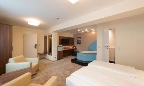 Das Doppelzimmer mit Whirlpool im Heikotel City Nord