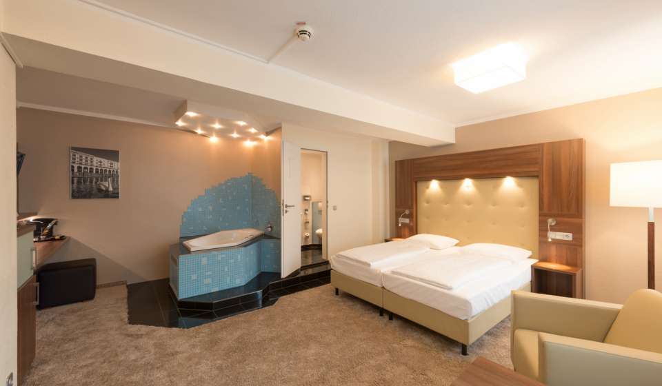 Doppelzimmer mit Whirlpool des Heikotel City Nord