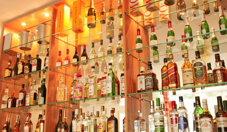 Hotel Windsor Bar Glasschrank Getranke 6561