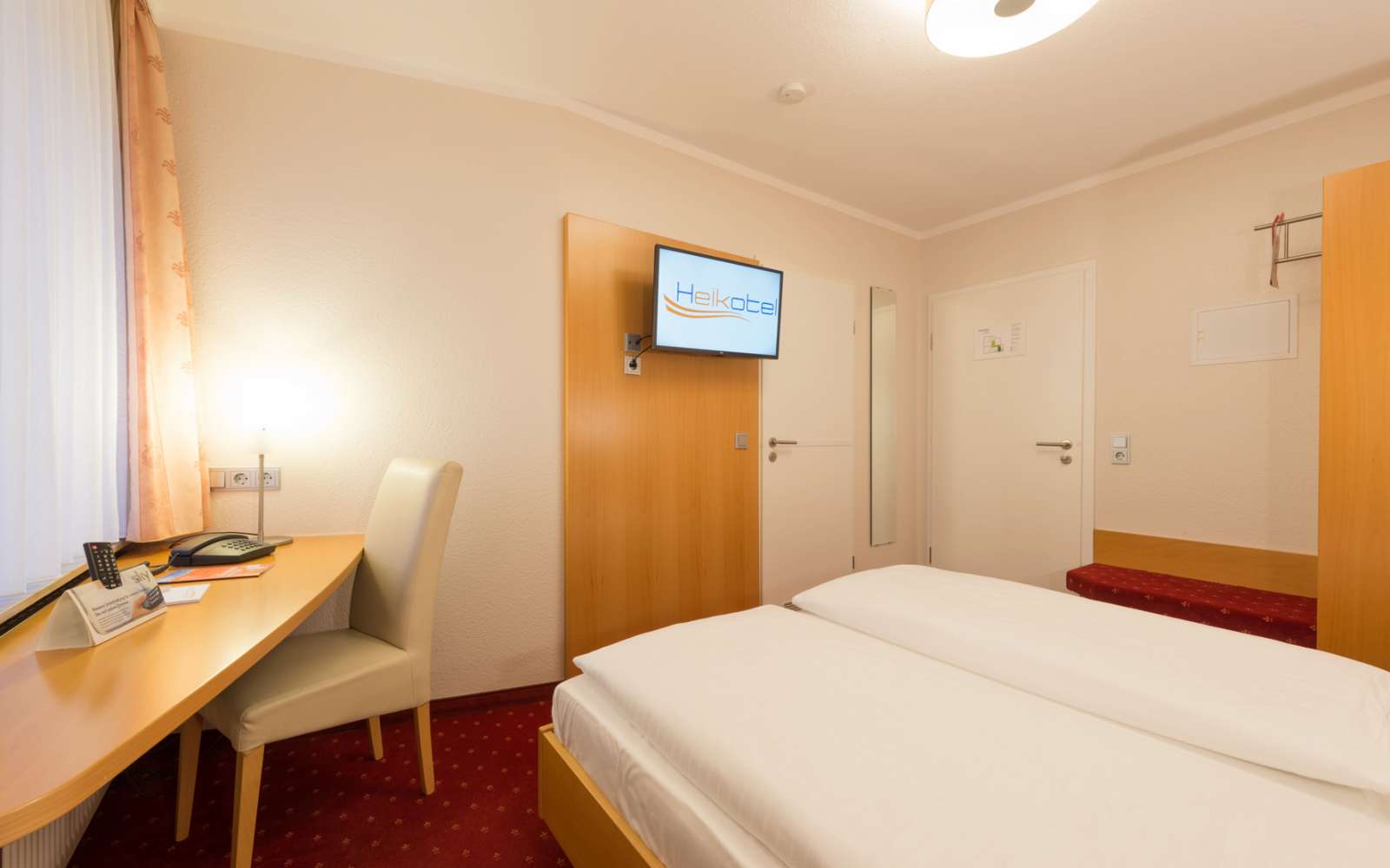 Blick auf den Wohnbereich im Doppelzimmer Standard im Heikotel Hotel Windsor