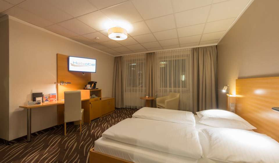 Seitenansicht auf den Wohnbereich im Doppelzimmer Premium im Heikotel Hotel Windsor