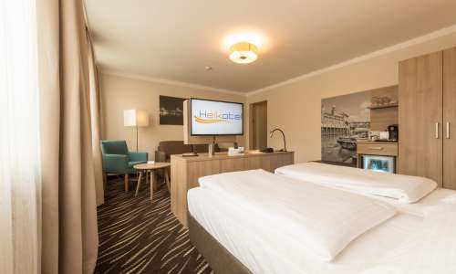 Blick auf den Wohnbereich im Doppelzimmer Premium im Heikotel Hotel Windsor