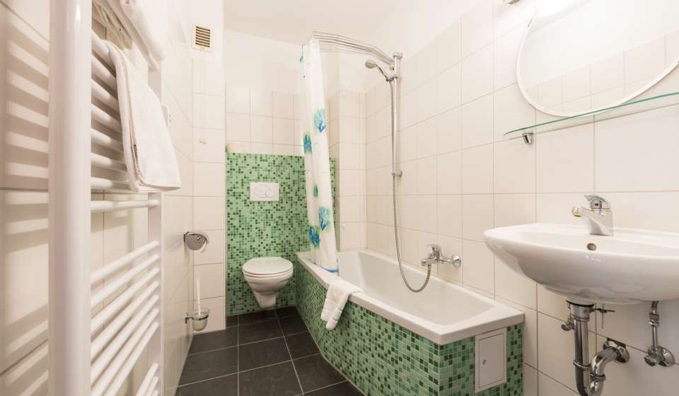 Großes Badezimmer im Heikotel Serviced Appartement