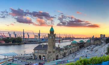 Skyline Hamburg bei Sonnenaufgang