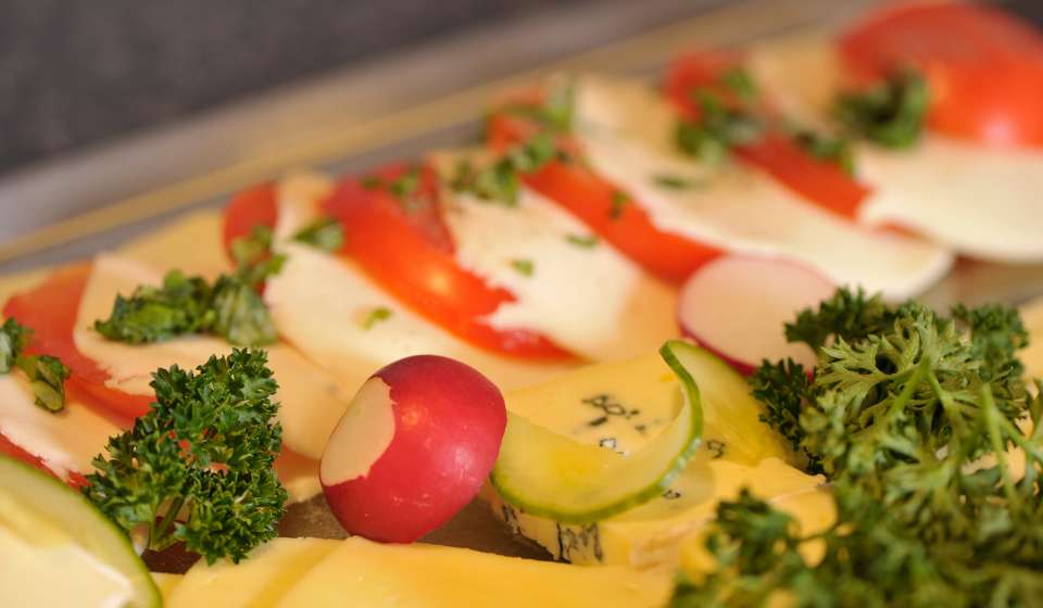 Nahaufnahme von belegten Broten im Buffet im Heikotel Hotel am Stadtpark