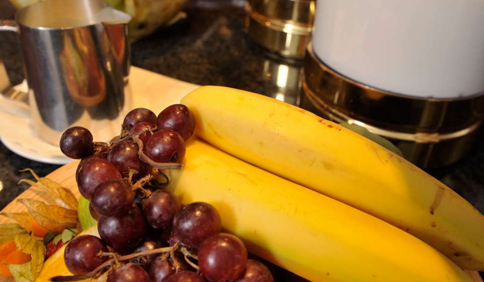 Nahaufnahme von Obst im Buffet im Heikotel Hotel am Stadtpark