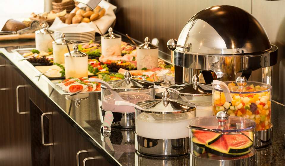 Üppiges Frühstücksbuffet im Heikotel Hotel Windsor
