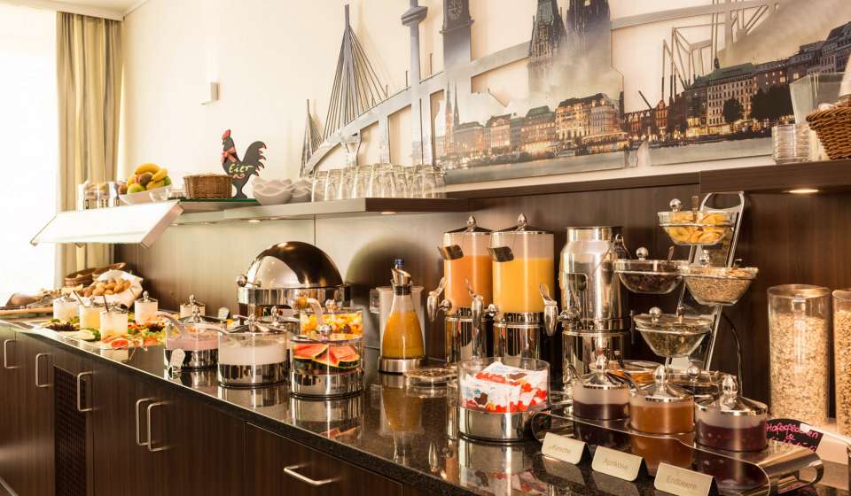 Üppiges Frühstücksbuffet im Heikotel Hotel Windsor