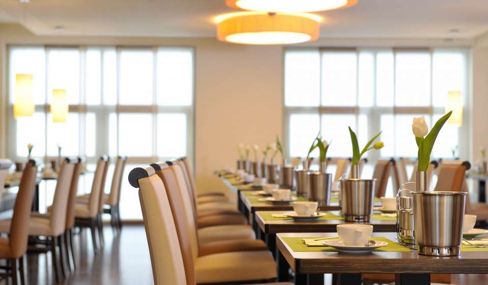 Innenansicht vom Frühstücksbuffet im Heikotel Hotel am Stadtpark